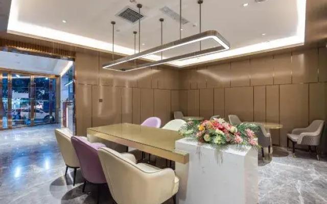 Lavande Hotel (Longnan Railway Station)