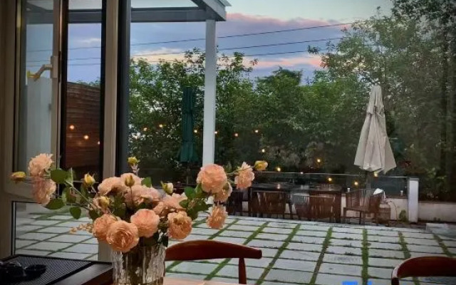 Floral Hotel · Qingdao Wilderness Hotel(Laoshan Beach Store in Laoshan Scenic Area)