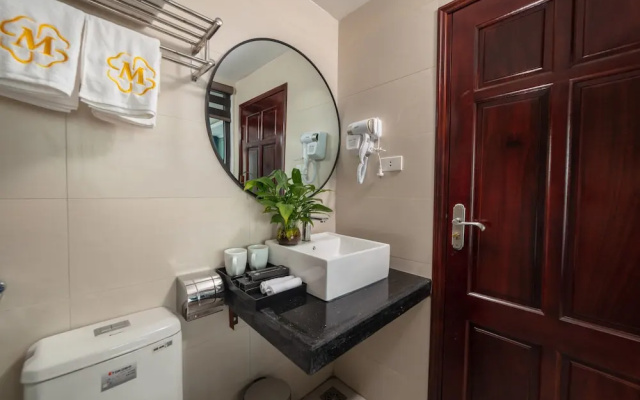Madelise Adora Hotel