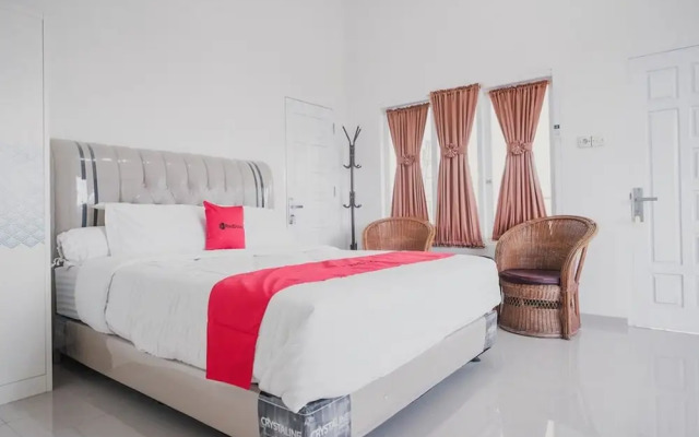 Rose Garden by RedDoorz