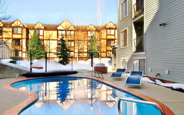 Carriage House Condominiums by All Seasons Resort Lodging