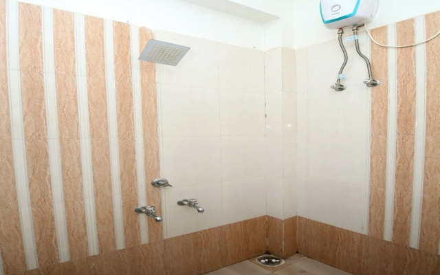 Hotel Shri Radha ISBT by OYO Rooms