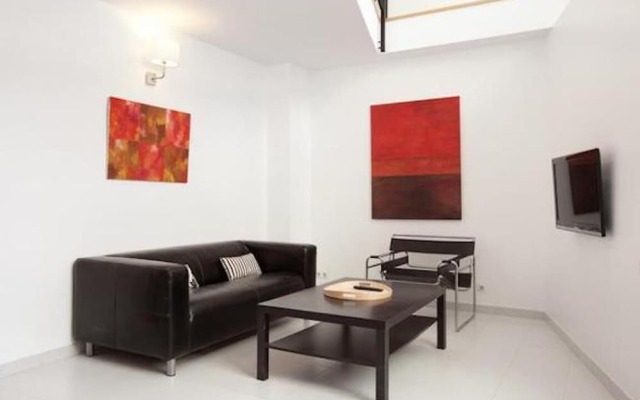 Spacious Apartment for Families Near Park Guell