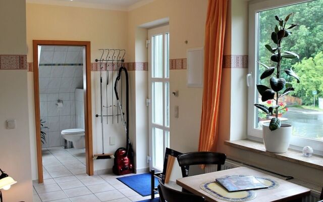 Geraeumige Ferienwohnung in Boltenhagen mit Garten