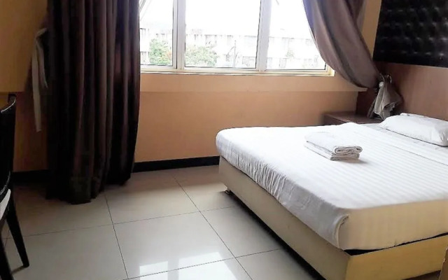OYO 216 La Viva Hotel