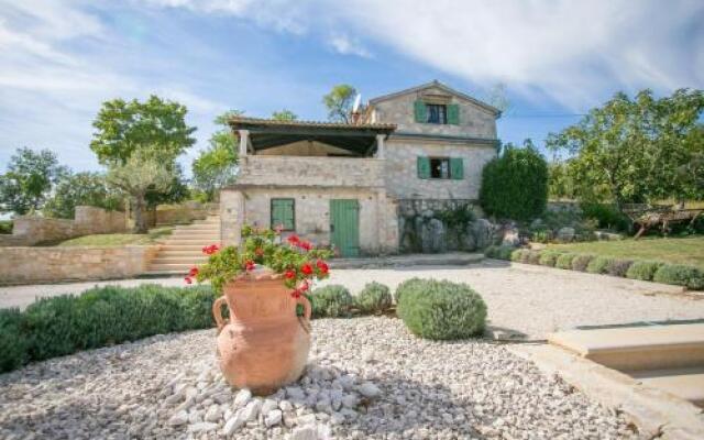 Unique Villa Bošket with Pool and Jacuzzi surrounded by Nature