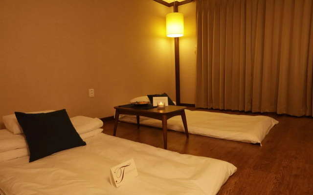 Yihua Hotel