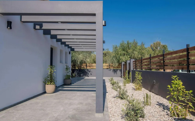 Kozakos Villa 1 With Private Swimming Pool