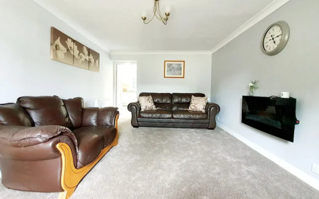 Spacious Holiday Home Closeby River in Alness!