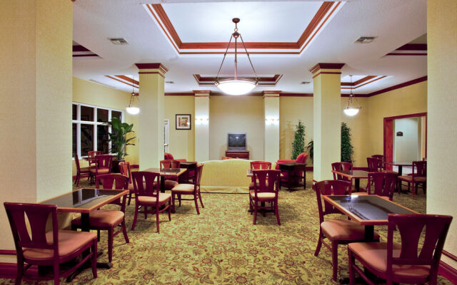 Holiday Inn Express Hotel & Suites St. Petersburg North (I-275)