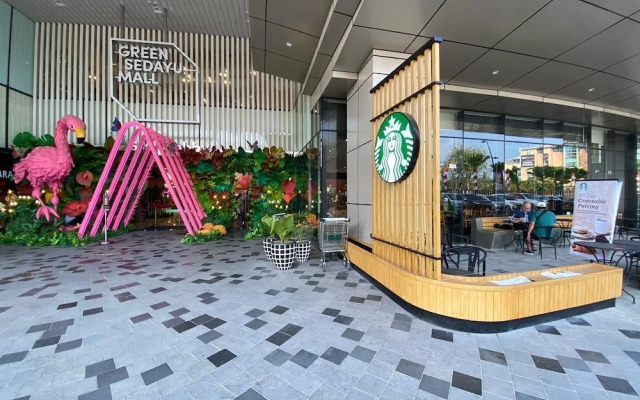 Green Sedayu Apartment by Emily