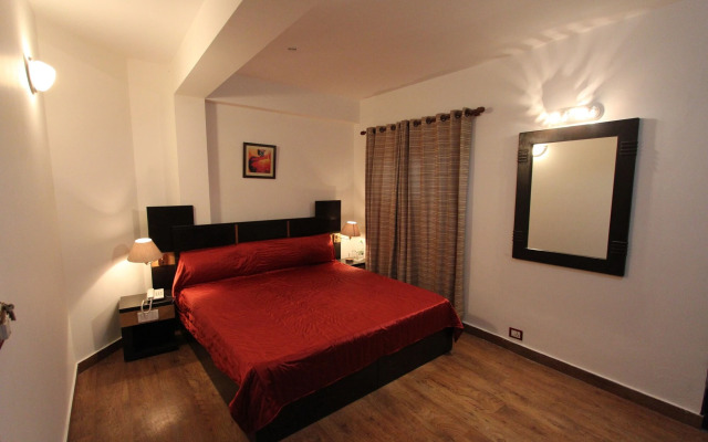 8fold-Pinecrest By LaRiSa, Bhimtal