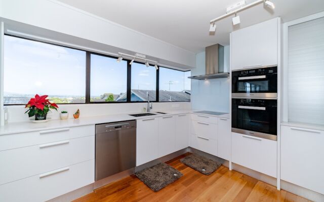 Birkenhead Modern 3 Bedrooms Villa