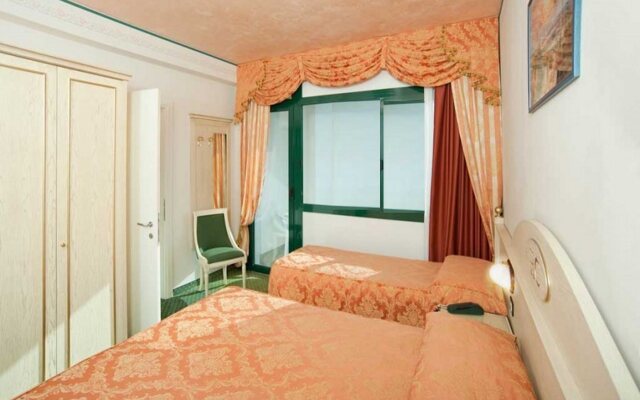 Hotel Carlton
