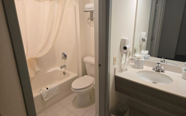 Allure Suites
