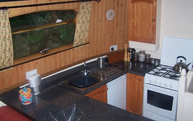 The Cru Houseboats