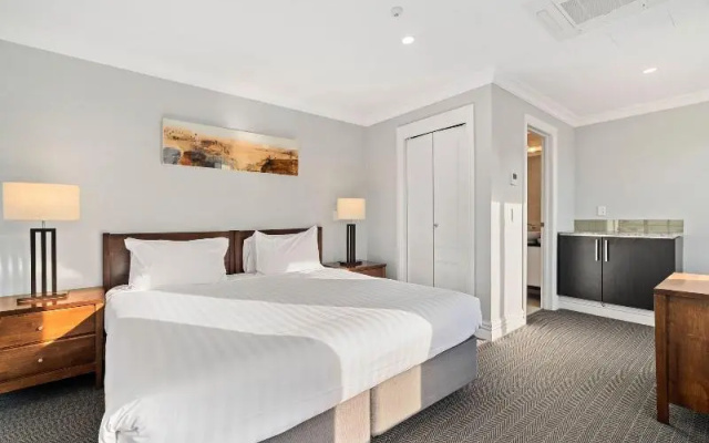 Spacious Unit With Views And Balcony – Guest Rooms – Queenstown