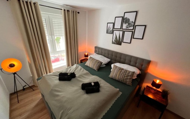 TomsFLAT CityApartments - 3 ROOMS, KITCHEN, WORKSPACE, HIGHSPEED WIFI, FREE PARKING, WASHER & DRYER, BALCONY, 24h Check-in