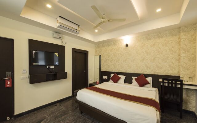OYO 11414 Hotel Silver Suites