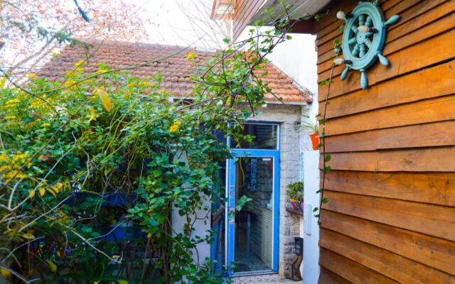Zeppelin Art Hostel