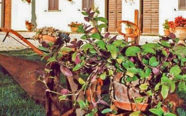 The Sunflower Apartment in a Farmhouse