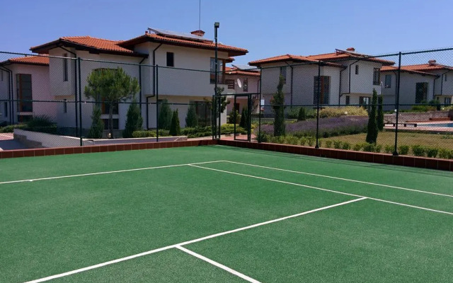 Villas in Complex Trakiyskiy Bryag