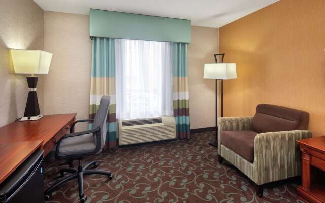 Hampton Inn & Suites By Hilton Toronto Airport
