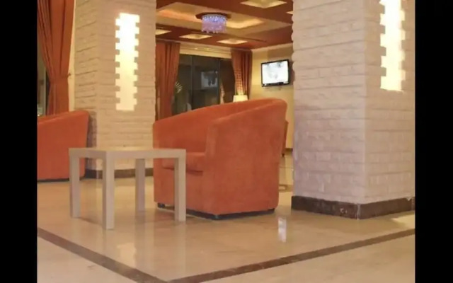 Oyo 402 Jawhrat Asfari Hotel