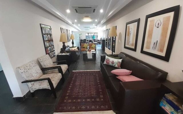 Flying Falcon Guesthouse