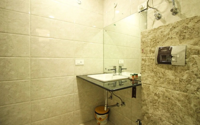 The Signature Hotel By OYO Rooms