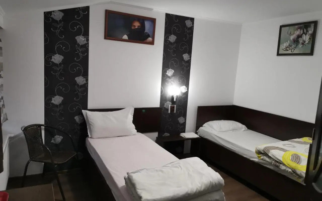 Joe Hostel