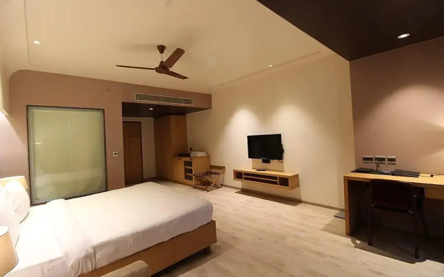 Hotel Charan Plaza