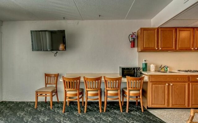 Admiral Resort Motel