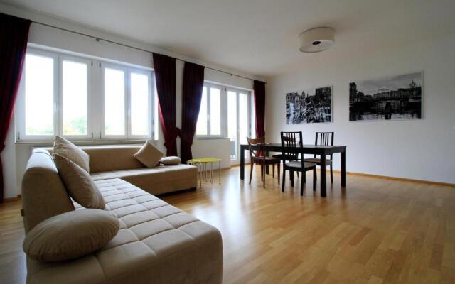 Luxury city apartment - view of river and castle