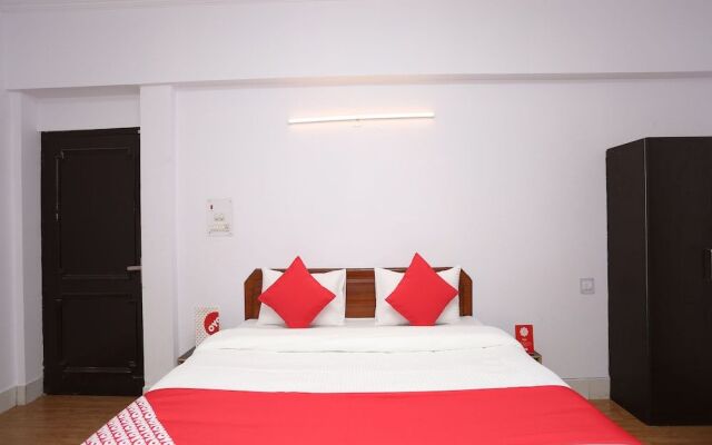 OYO 19898 Royal Paradise