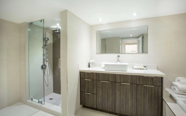 DoubleTree by Hilton Grand Hotel Biscayne Bay
