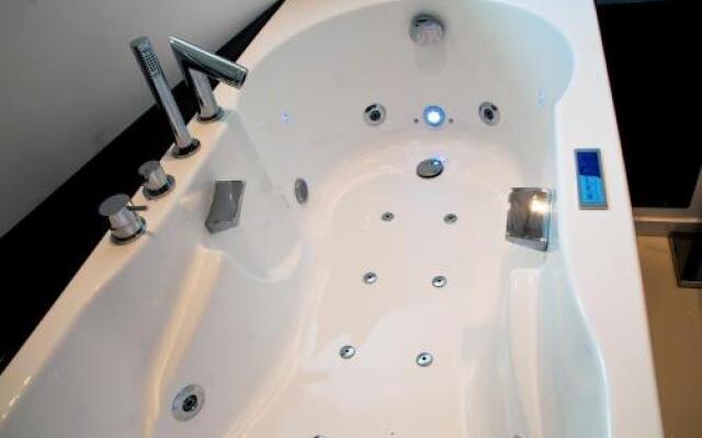 Le B. Suites, Chambres & Restaurant