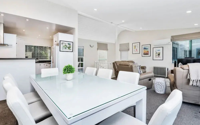 Lakefront Living At Remarkables - East