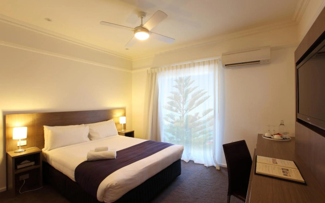 Cottesloe Beach Hotel – Guest Rooms – Perth