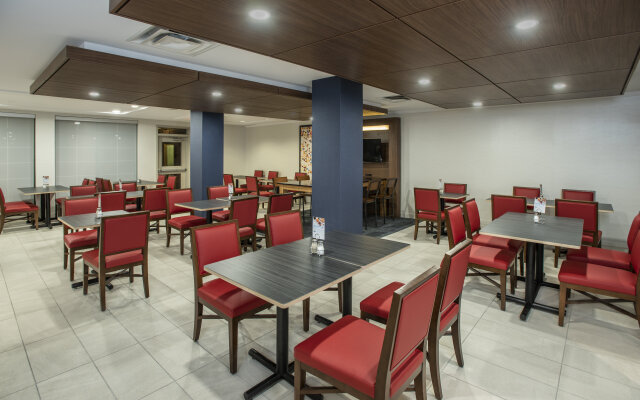 Holiday Inn Express & Suites Medicine Hat Transcanada Hwy 1 by IHG
