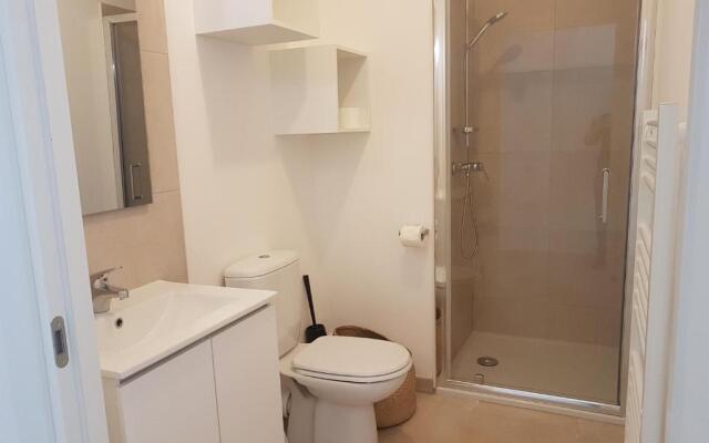 BRAVONE 61- T2- Pieds dans l'eau-Piscine chauffée dans résidence- clim