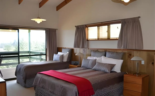 Endeavour Lodge