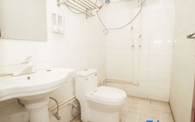 Renhe Hotel (Urumqi Yashan Middle Road)