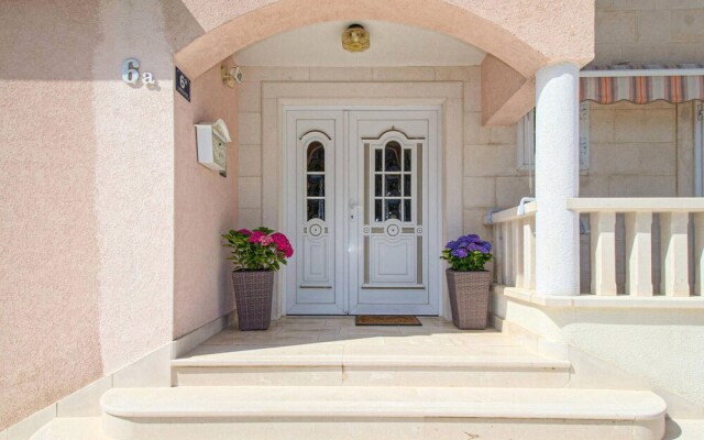 Awesome Apartment in Tu?epi With Wifi