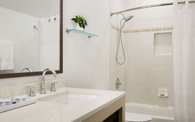 Parrot Key Hotel & Villas