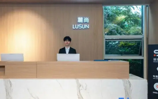Lushang Hotel (Changsha Wuyi Square Houjiatang Subway Station Branch)
