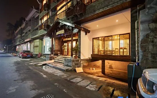 Yunyinxi Junlanzhai Homestay (Phoenix Ancient City Branch)