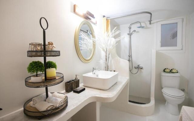 white house apollon naxos