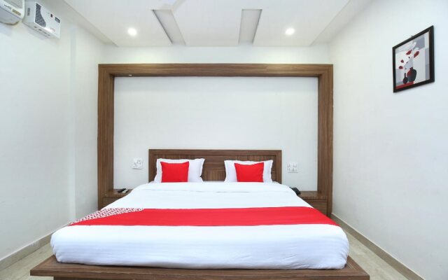 Hotel S7 by OYO Rooms