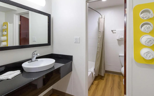 Country Hearth Inn And Suites